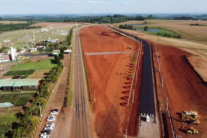 Obras na ERS 142, próximo ao parque da Expodireto Cotrijal, em Não-Me-Toque, no norte do Estado<!-- NICAID(16221720) -->