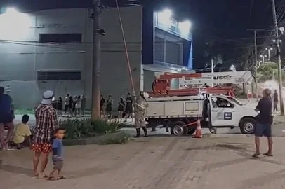 Moradores comemoram retorno da luz em Porto Alegre