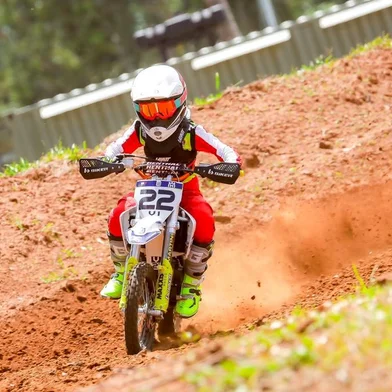 Vicente Debortoli Nunes, de 9 anos, caxiense piloto de motocross.<!-- NICAID(14763429) -->