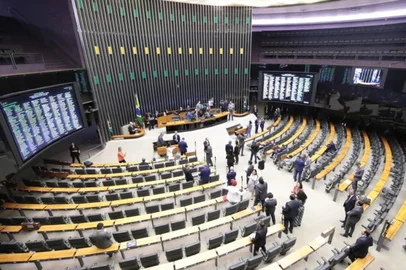 Deputados e senadores reunidos no plenário da Câmara nesta quarta.<!-- NICAID(15938323) -->