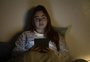 Como o uso do celular antes de dormir atrapalha a higiene do sono e a saúde