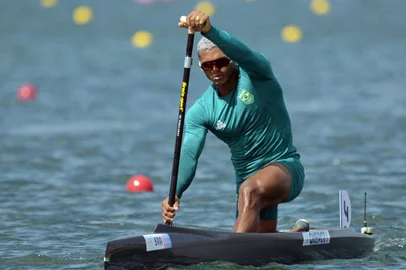 Brazil's Isaquias Guimaraes Queiroz competes in the men's canoe single 1000m heats canoe sprint competition at Vaires-sur-Marne Nautical Stadium in Vaires-sur-Marne during the Paris 2024 Olympic Games on August 7, 2024. (Photo by Bertrand GUAY / AFP)<!-- NICAID(15834957) -->