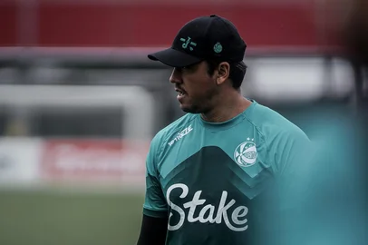 Fernando Alves / E.C.Juventude / Divulgação Juventude encerrou, nesta sexta-feira (7), a preparação para o jogo diante do Vasco. A atividade foi na Gávea, no Rio de Janeiro. Na foto, Thiago Carpini<!-- NICAID(16162952) -->