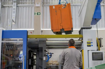 FARROUPILHA, FÁBRICA, APOLO, MARCOPOLO - A nova fábrica da Apolo, empresa do grupo Marcopolo especializada na produção de peças poliméricas e de alta tecnologia, abriu as portas nesta segunda-feira (7/8/22) em Farroupilha. São 5 mil metros quadrados de área e investimento de R$ 24 milhões.<!-- NICAID(15503599) -->