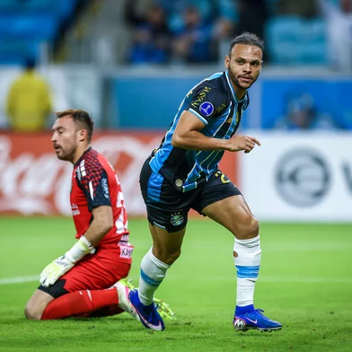 Gremio x PalestinoRS - FUTEBOL/CONMEBOL SULAMERICANA 2026 /GREMIO X PALESTINO - ESPORTES - Lance da partida entre Gremio e Palestino, disputada na noite desta quarta-feira, na Arena do Gremio, valida pela Copa Sul-americana 2026. FOTO: LUCAS UEBEL/GREMIO FBPAEditoria: SPOLocal: Porto AlegreIndexador: Lucas UebelSecao: futebolFonte: Gremio.netFotógrafo: Gremio x Palestino<!-- NICAID(16289932) -->