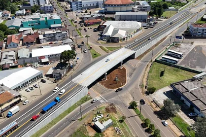 Prefeitura de Vacaria / Divulgação Tráfego é liberado no novo viaduto da BR-116 em Vacaria.<!-- NICAID(16210977) -->