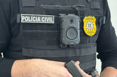 Polícia Civil / Divulgação Câmeras corporais passaram a ser usadas pela Polícia Civil em fevereiro de 2026<!-- NICAID(16285172) -->