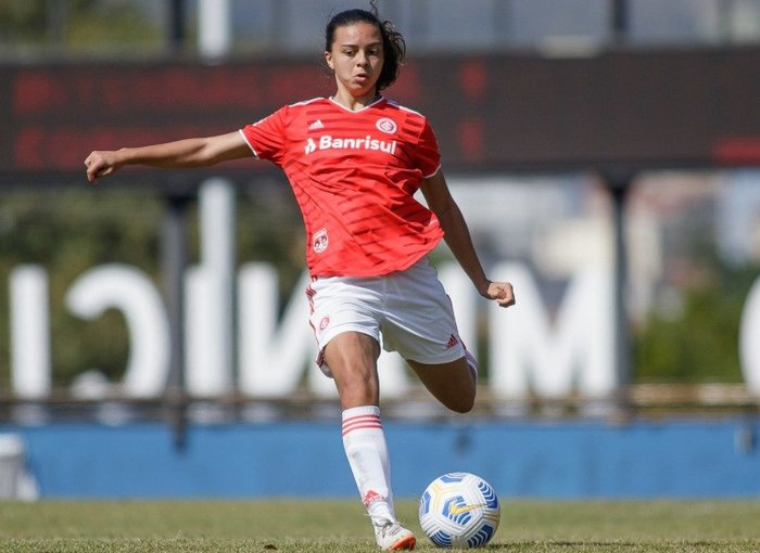 Meia Ana Carolina é convocada para a Seleção Brasileira Sub-17