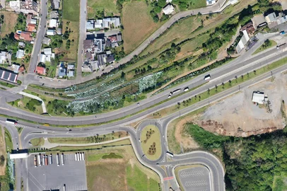 Por meio do PIAA, foi implantada uma reformulação do sistema viário em Carlos Barbosa, no entroncamento da RSC-453 com a BR-470. No local, está instalada uma unidade da Tramontina, uma das principais indústrias do RS. Investimento de R$ 2,2 milhões.<!-- NICAID(16224130) -->