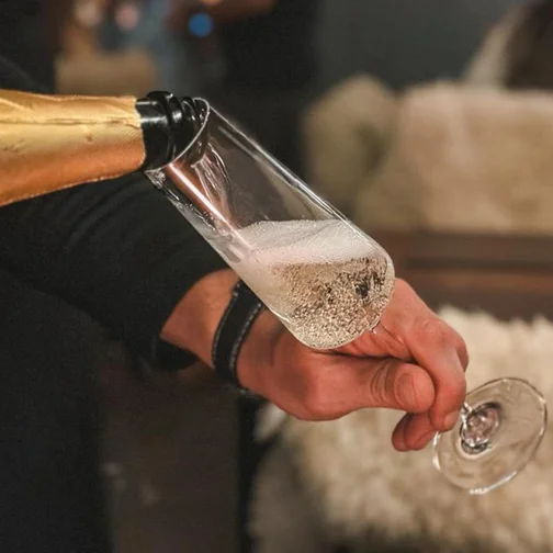 Brut and Rosé, espumante, destemperados<!-- NICAID(16172107) -->