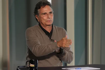 O empresÃ¡rio e ex-piloto de FÃ³rmula 1, tricampeÃ£o mundial, Nelson Piquet, participa do programa Sem Censura, na TV BrasilO empresário e ex-piloto de Fórmula 1, tricampeão mundial, Nelson Piquet, participa do programa Sem Censura, na TV Brasil. Foto: Marcello Casal Jr / Agência BrasilLocal: BrasÃ­liaIndexador: Marcello Casal JrAgÃªncia BrasilFonte: AgÃªncia Brasil/Empresa Brasil dFotógrafo: Reporter Fotografico<!-- NICAID(15137490) -->