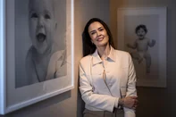 PORTO ALEGRE, RS, BRASIL, 28-09-2026: Taline Marchetti, 40 anos, congelou óvulos aos 39 porque tem certeza que quer ser mãe, mas acredita que não está no momento ideal. Ela planeja engravidar pelos 45 anos, mas sabe que quanto mais a idade avança, mais os óvulos perdem qualidade, por isso decidiu congelar. Ela é case de reportagem sobre o novo momento do planejamento reprodutivo das mulheres, que estão engravidando cada vez mais tarde e, por isso, já não precisam se preocupar apenas com a contracepção, mas também com a preservação da fertilidade para uma gestação tardia. Foto: Bruno Todeschini/Grupo RBS<!-- NICAID(16375517) -->