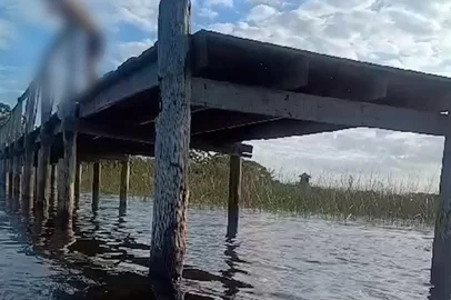 Homem morre após pular de trapiche em Balneário Pinhal<!-- NICAID(15944036) -->