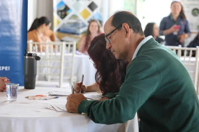 Café com Emprego tem procura intensa em edição com mais de mil vagas em Passo Fundo<!-- NICAID(16164870) -->