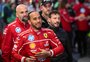Hamilton diz que usa críticas como "combustível" para melhorar e mostra-se empolgado na Ferrari