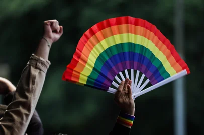 PORTO ALEGRE, RS, BRASIL, 14-06-2026: A 29ª Parada Livre de Porto Alegre realizada na Parque Farroupilha. O evento, que celebra o mês do orgulho LGBTQIA+ teve como tema "Nosso Orgulho na Urna", a edição busca refletir sobre a importância da participação de pessoas LGBTQIA+ na política para a garantia de direitos. Foto: Renan Mattos / Agência RBS<!-- NICAID(16306212) -->
