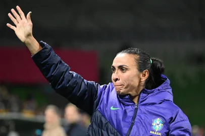 Brazil's forward #10 Marta waves after the Australia and New Zealand 2023 Women's World Cup Group F football match between Jamaica and Brazil at Melbourne Rectangular Stadium, also known as AAMI Park, in Melbourne on August 2, 2023. (Photo by WILLIAM WEST / AFP)Editoria: SPOLocal: MelbourneIndexador: WILLIAM WESTSecao: soccerFonte: AFPFotógrafo: STF<!-- NICAID(15498693) -->