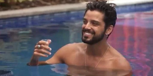 Rodrigo Simas revela que temia perder espaço na TV por ser bissexual | DG