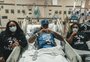 Jogador da NFL que teve parada cardíaca em campo recebe alta de hospital