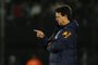 Brazil's coach Fernando Diniz gestures during the 2026 FIFA World Cup South American qualification football match between Uruguay and Colombia at the Centenario Stadium in Montevideo on October 17, 2023. (Photo by Pablo PORCIUNCULA / AFP)Editoria: SPOLocal: MontevideoIndexador: PABLO PORCIUNCULASecao: soccerFonte: AFPFotógrafo: STF<!-- NICAID(15571858) -->