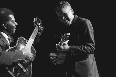 Espetáculo "Duo de Cordas - Um encontro que já estava escrito pela ancestralidade" será apresentado no próximo domingo (14/07), às 20h, na Casa da Cultura, em homenagem aos músicos caxienses Tio Micaio e Beiço do Cavaco, que completam respectivamente 60 e 20 anos de carreira.<!-- NICAID(15811841) -->