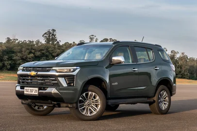 Prefeitura de Caxias comprou uma Trailblazer High Country 4x4 para o gabinete do prefeito Adiló Didomênico. O veículo custou R$ 401 mil.<!-- NICAID(16105024) -->