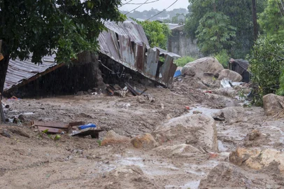 A general view of washed away structures in Blantyre on March 14, 2023, caused by heavy rains following cyclone Freddy's landfall. - Cyclone Freddy, packing powerful winds and torrential rain, killed more than 100 people in Malawi and Mozambique on its return to southern Africa's mainland, authorities said on March 13, 2023.Freddy, on track to become the longest-lasting storm on record, barrelled through southern Africa at the weekend for the second time within a few weeks, making a comeback after a first hit in late February. (Photo by Amos GUMULIRA / AFP)<!-- NICAID(15374674) -->