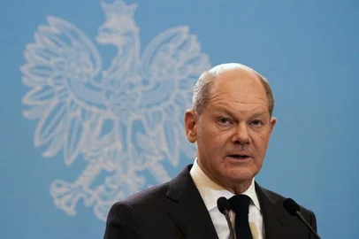 German Chancellor Olaf Scholz addresses a joint press conference with the Polish Prime Minister following talks in Warsaw, on December 12, 2021. (Photo by JANEK SKARZYNSKI / AFP)<!-- NICAID(14967647) -->