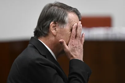 BRASILIA, DEPOIMENTOS DOS REUS DO NUCLEO PRINCIPAL DO INQUERITO QUE INVESTIGA UMA TENTATIVA DE GOLPE DE ESTADO.DF - BRASÍLIA, DEPOIMENTOS DOS RÉUS DO NÚCLEO PRINCIPAL DO INQUÉRITO QUE INVESTIGA UMA TENTATIVA DE GOLPE DE ESTADO. - POLÍTICA - DF - BRASÍLIA - 10/06/2025 - BRASÍLIA, DEPOIMENTOS DOS RÉUS DO NÚCLEO PRINCIPAL DO INQUÉRITO QUE INVESTIGA UMA TENTATIVA DE GOLPE DE ESTADO. - O ex-presidente do Brasil Jair Bolsonaro senta-se diante do juiz do Supremo Tribunal Federal Alexandre de Moraes durante seu julgamento no Supremo Tribunal Federal, juntamente com outros acusados em um suposto plano de golpe para manter Bolsonaro no cargo após sua derrota nas eleições de 2022, em Brasília, Brasil, terça-feira, 10 de junho de 2025.  10/06/2025 - Foto: MATEUS BONOMI/AGIF - AGÊNCIA DE FOTOGRAFIA/AGIF - AGÊNCIA DE FOTOGRAFIA/ESTADÃO CONTEÚDOEditoria: POLÍTICALocal: BRASÍLIAIndexador: MATEUS BONOMIFotógrafo: AGIF - AGÊNCIA DE FOTOGRAFIA<!-- NICAID(16056590) -->