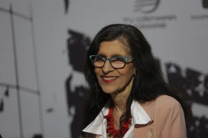 CAXIAS DO SUL, RS, BRASIL, 12/11/2024. Reitora da UFRGS, Márcia Barbosa, participa na noite desta terça (12/11) de evento promovido para ouvir estudantes e lideranças da Serra Gaúcha sobre a instalação do Campus da UFRGS em Caxias do Sul. Quem organizou a atividade foi a frente parlamentar da Câmara de Vereadores em defesa da universidade na cidade. (Porthus Junior/Agência RBS)<!-- NICAID(15912668) -->