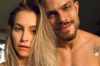 Carla Diaz anuncia fim do relacionamento com Felipe Becari<!-- NICAID(15491568) -->