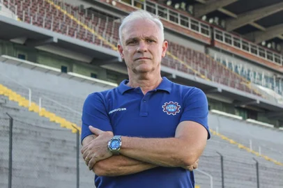 profissional irá comandar a equipe que irá disputar o Campeonato Gaúcho<!-- NICAID(15371035) -->
