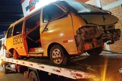 Acidente com van escolar deixa ao menos 17 feridos em Joia; condutora não era habilitada para transporte de passageiros<!-- NICAID(16024101) -->