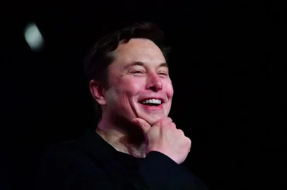 Elon Musk é um empresário da área tecnológica. O bilionário é o fundador de empresas como Tesla e SpaceX<!-- NICAID(15003582) -->