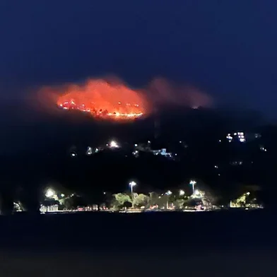 Incêndio no Morro Altos do Santa Rita, na Serraria, em Porto Alegre<!-- NICAID(15839326) -->