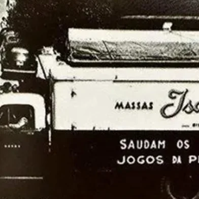Caminhão antigo da Isabela<!-- NICAID(15885878) -->