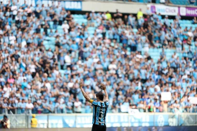 Partida entre Grêmio e Corinthians, na Arena, em Porto Alegre pela 38ª rodada do Campeonato Brasileiro.Foto: Jefferson Botega/Agencia RBS.Indexador: jeff botega<!-- NICAID(15931394) -->