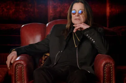 Estreia neste sábado (20), às 23h20,  no canal A&E, o documentário As Nove Vidas De Ozzy Osbourne. Trata-se de um especial de duas horas com depoimentos em primeira pessoa exclusivos da lenda do heavy metal.<!-- NICAID(14738780) -->