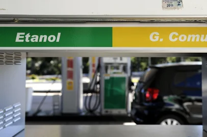 O preço do etanol está mais caro que o da gasolina comum em um posto de combustível, em Flores da Cunha.Indexador:                                 <!-- NICAID(6929138) -->