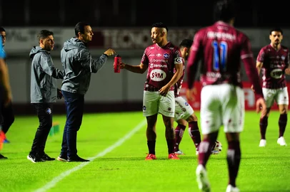 CAXIAS DO SUL, RS, BRASIL, 23/04/2025. Caxias x Guarani, jogo válido pela terceira rodada da primeira fase da série C do campeonato brasileiro e realizado no estádio Centenário. (Porthus Junior/Agência RBS)Indexador: BTK                             <!-- NICAID(16026077) -->