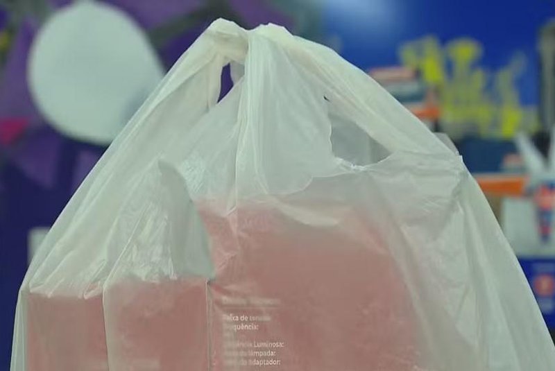 Gramado proíbe distribuição de sacolas plásticas - Foto: RBS TV/Reprodução<!-- NICAID(15712111) -->