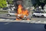VÍDEO: carro pega fogo após colisão na Avenida Ipiranga