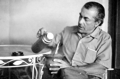 Leonel Brizola em sua fazenda de Soca (Uruguai) durante o exílio. As fotos são de 1974,  no dia em que se completavam os 10 anos de cassação de seus direitos políticos. Especial ZH Domingo<!-- NICAID(10601400) -->