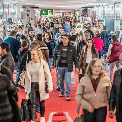 Já consolidadas no calendário de eventos da Serra, ExpoBento e Fenavinho de 2025 chegaram ao fim neste domingo (22). Foram 515 expositores — número recorde — e uma estimativa de movimentação de R$ 55 milhões em negócios.<!-- NICAID(16065072) -->