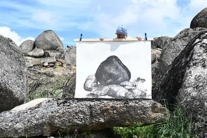 Marcelo Moscheta / Divulgação O Instituto Ling recebe a exposição inédita Côa Road Movie, resultado de uma expedição artística realizada ao longo dos 135 km do rio Côa, no interior de Portugal. A mostra reúne pinturas, aquarelas, fotografias e desenhos produzidos por Guilherme Dable e Marcelo Moscheta durante e após percurso pela região marcada pela natureza preservada e a arte rupestre milenar.<!-- NICAID(16381345) -->
