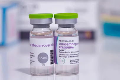 Calgary, Alberta. Canada. Jan 27, 2021. The most expensive medication in the world. Onasemnogene Abeparvovec-Xioi Zolgensma, sold under the brand name Zolgensma, is a gene therapy medication used to treat spinal muscular atrophy.Fonte: 408920541<!-- NICAID(15630880) -->