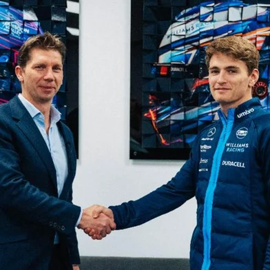 Logan Sargeant renovou com a Williams em 2024<!-- NICAID(15614413) -->