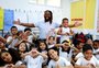 Professor que viralizou nas redes exaltando cabelo "bem crespinho" vem a Porto Alegre