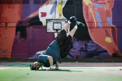 RS, BRASIL - 2024.01.12 - Reportagem em série sobre esportes Olímpicos praticados no RS. Em Porto Alegre, no Museu do Hip Hop, B-Boy Billy Anderson e Claudisseia praticam Breaking, novidade olímpica em Paris 2024. (Foto: André Ávila/ Agência RBS)<!-- NICAID(15652783) -->