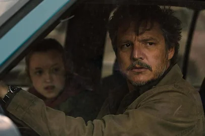 Protagonistas Joel Miller (Pedro Pascal) e Ellie Williams (Bella Ramsey) da série "The Last of Us", exibida pela HBO Max.<!-- NICAID(15352931) -->